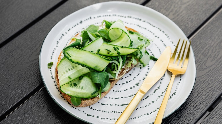 Para a salada refrescante de pepino você vai precisar de.