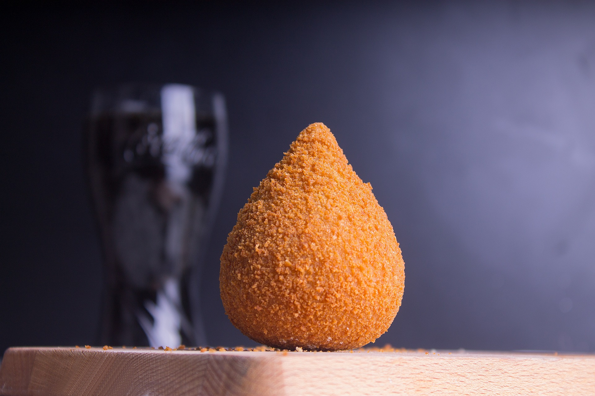 Use ingredientes de qualidade para garantir o sabor e a textura perfeita da coxinha.