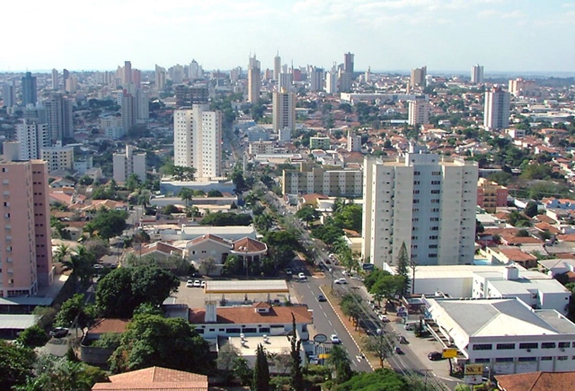 Araçatuba é palco de diversos eventos culturais e sociais ao longo do ano. Festivais, feiras e eventos esportivos unem a comunidade, proporcionando momentos de lazer e convívio.