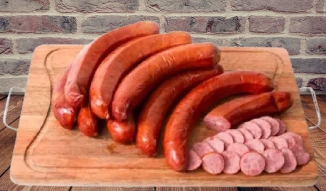 Da Calábria ao Brasil, a linguiça calabresa é mais que um ingrediente – é uma celebração de sabores. Desperte seu paladar para uma experiência culinária autêntica e descubra o segredo por trás do encanto dessa iguaria amada.